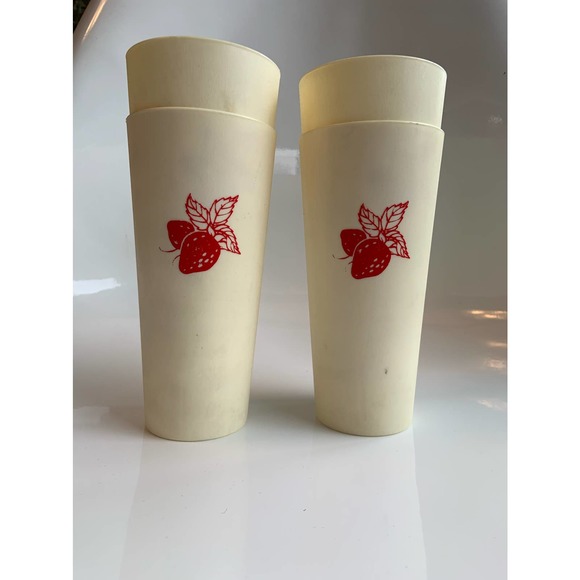 Vintage 80’s Nasco Strawberry Plastic Tumblers Cups Red Cream Set Of 4 - Picture 6 of 7